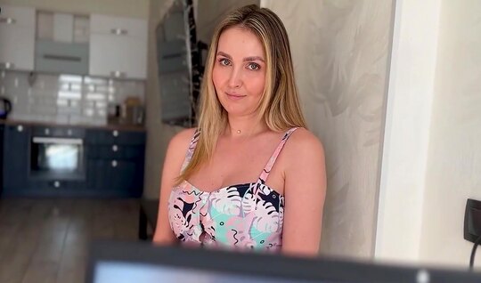 Ona va ogil sohilda jinsiy aloqada