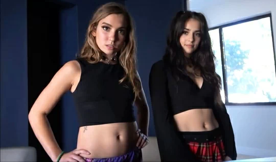 Ылғал қынаптың жақыннан жасалған порнофотосуреттері