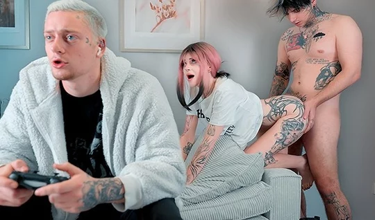 Жетілген әйелдермен порно секс Дик қынаптың ішіне кіреді (камера онлайн)