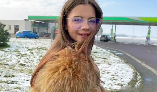 Қара шашты қызды анальді жыныстық қатынасқа көндірді