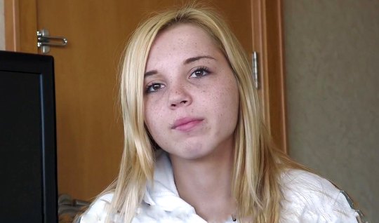 Трахается русская молодая девушка на приеме у гинеколога: порно